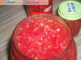 Adjika de tomate com alho e rábano