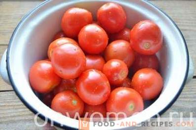 Tomates em conserva para o inverno