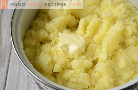 Cozinhando purê de batatas com leite de consistência adequada