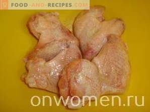 Asas de frango assadas em um fogão lento