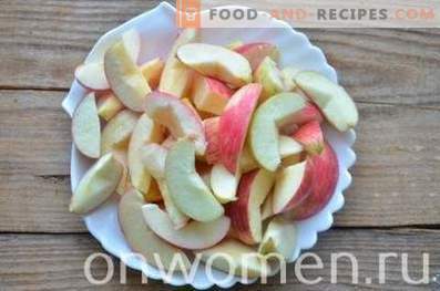 Compota de maçãs e ameixas para o inverno