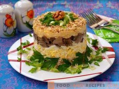 Saladas de sopro com cogumelos e frango
