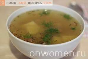 Sopa de batata com cordeiro em um fogão lento