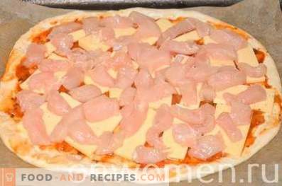 Pizza com frango e milho em massa de levedura
