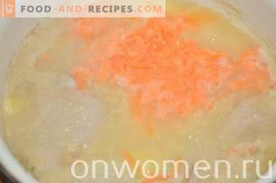 Sopa com milho e ovo em caldo de galinha