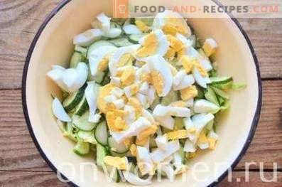 Salada verde com ovo e pepino