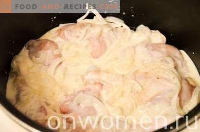 Pernas de frango assadas em kefir em um fogão lento