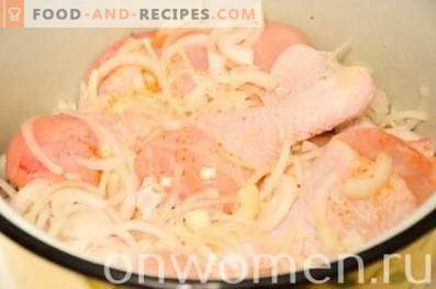 Muslos de pollo al horno en kéfir en una olla de cocción lenta