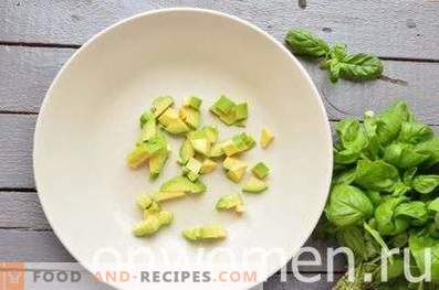 Salada com abacate e pepino