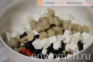 Salada grega com cogumelos
