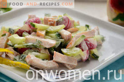Salada com aipo e frango defumado