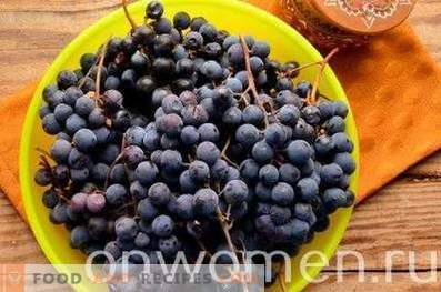 Compota de uvas azuis para o inverno