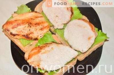 Sanduíche com frango, queijo e legumes