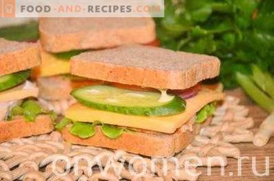 Sanduíche com frango, queijo e legumes