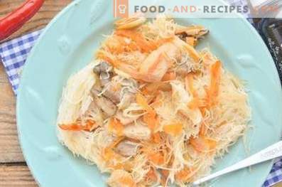 Vermicelli de arroz com frango em molho de soja