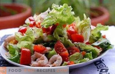 Saladas com coquetel do mar