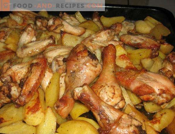 Pernas de frango, assadas com batatas no forno, sob uma crosta crocante, em uma luva, folha, com queijo