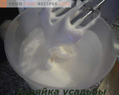 Bolo de esponja, receita clássica com foto, 6 ovos, 4 ovos, com creme azedo, no forno, multi-fogão